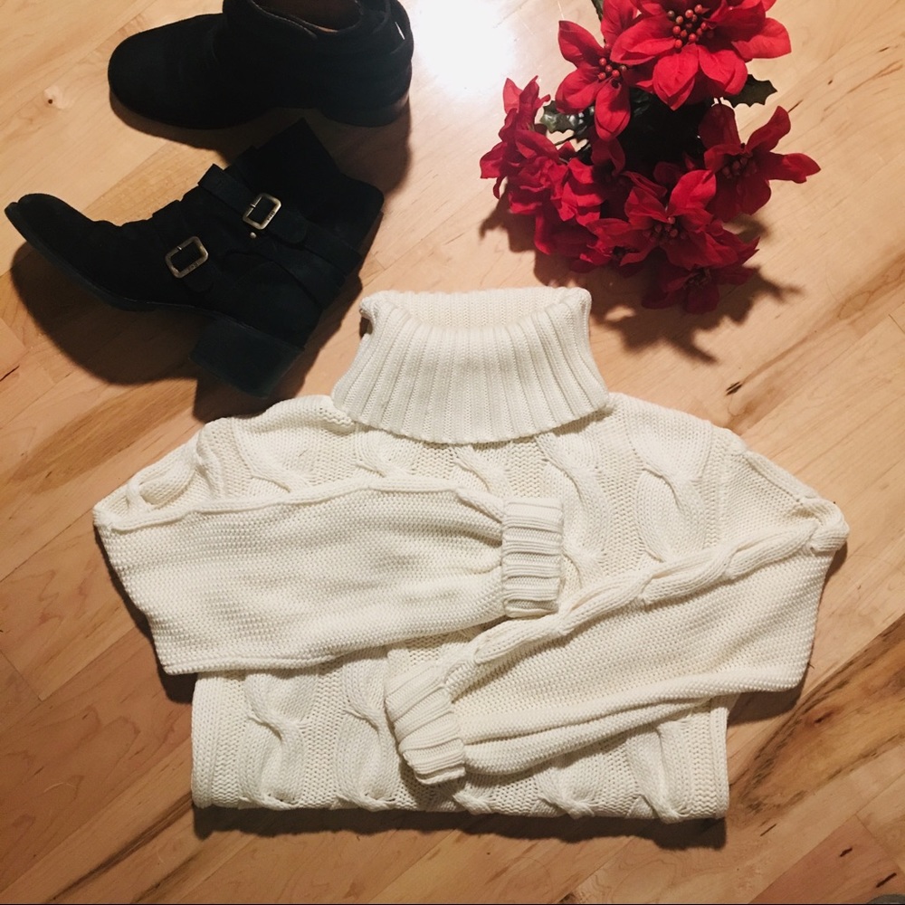 SPRING SALE 
Vintage 80’s Creamy White Cable Knit Long Sweater